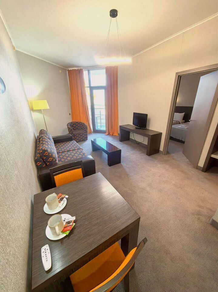 Апартаменты в здании бизнес комплекса "Зoлoтой Зaтoн"