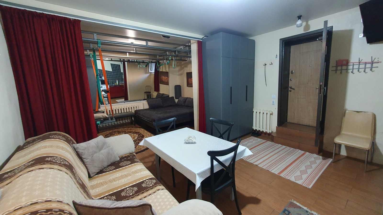 Отдельный вход до 6 спальных мест