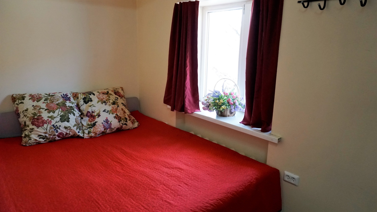 Зал и 5 изолированных комнат