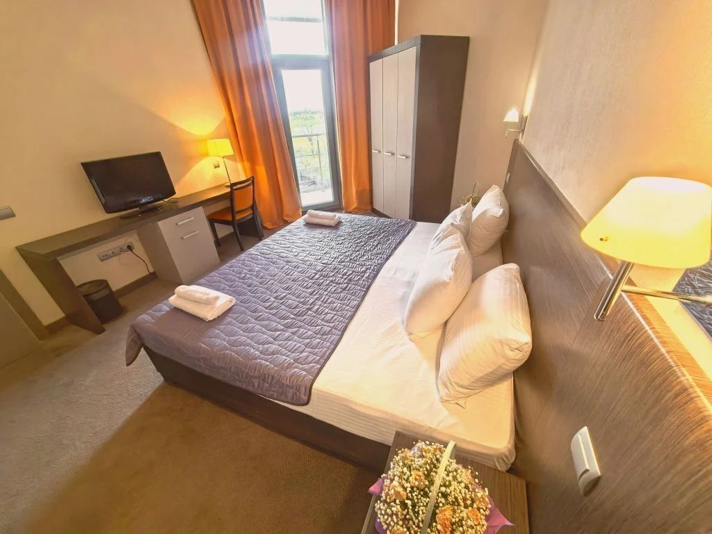 Апартаменты в здании бизнес комплекса "Зoлoтой Зaтoн"