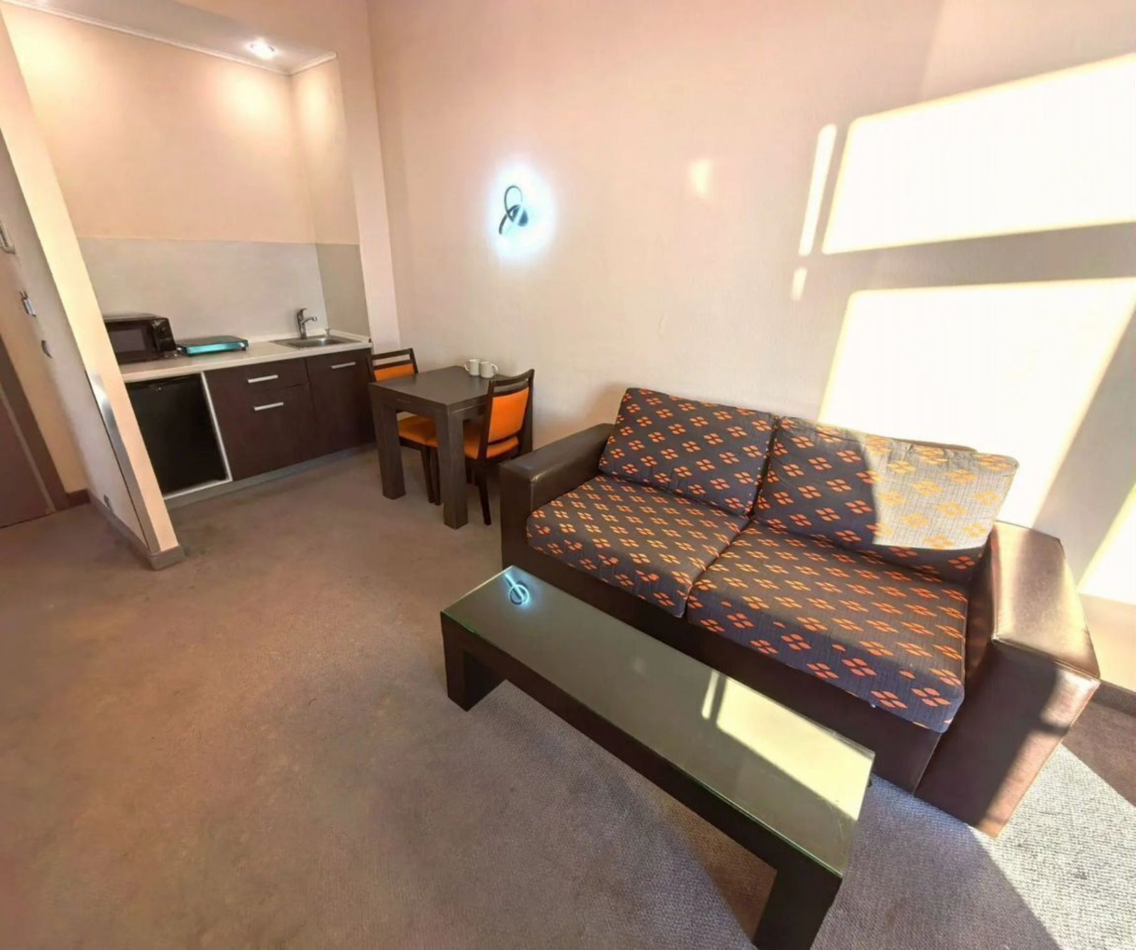 Апартаменты в здании бизнес комплекса "Зoлoтой Зaтoн"