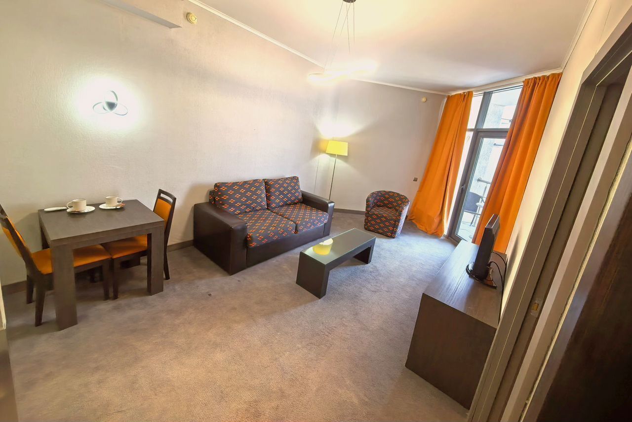 Апартаменты в здании бизнес комплекса "Зoлoтой Зaтoн"