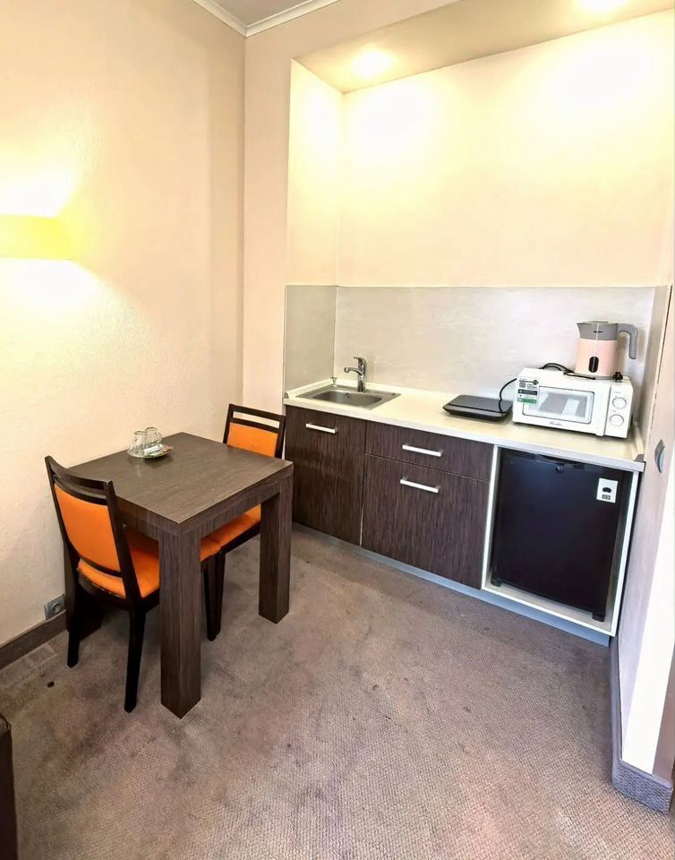 Апартаменты в здании бизнес комплекса "Зoлoтой Зaтoн"