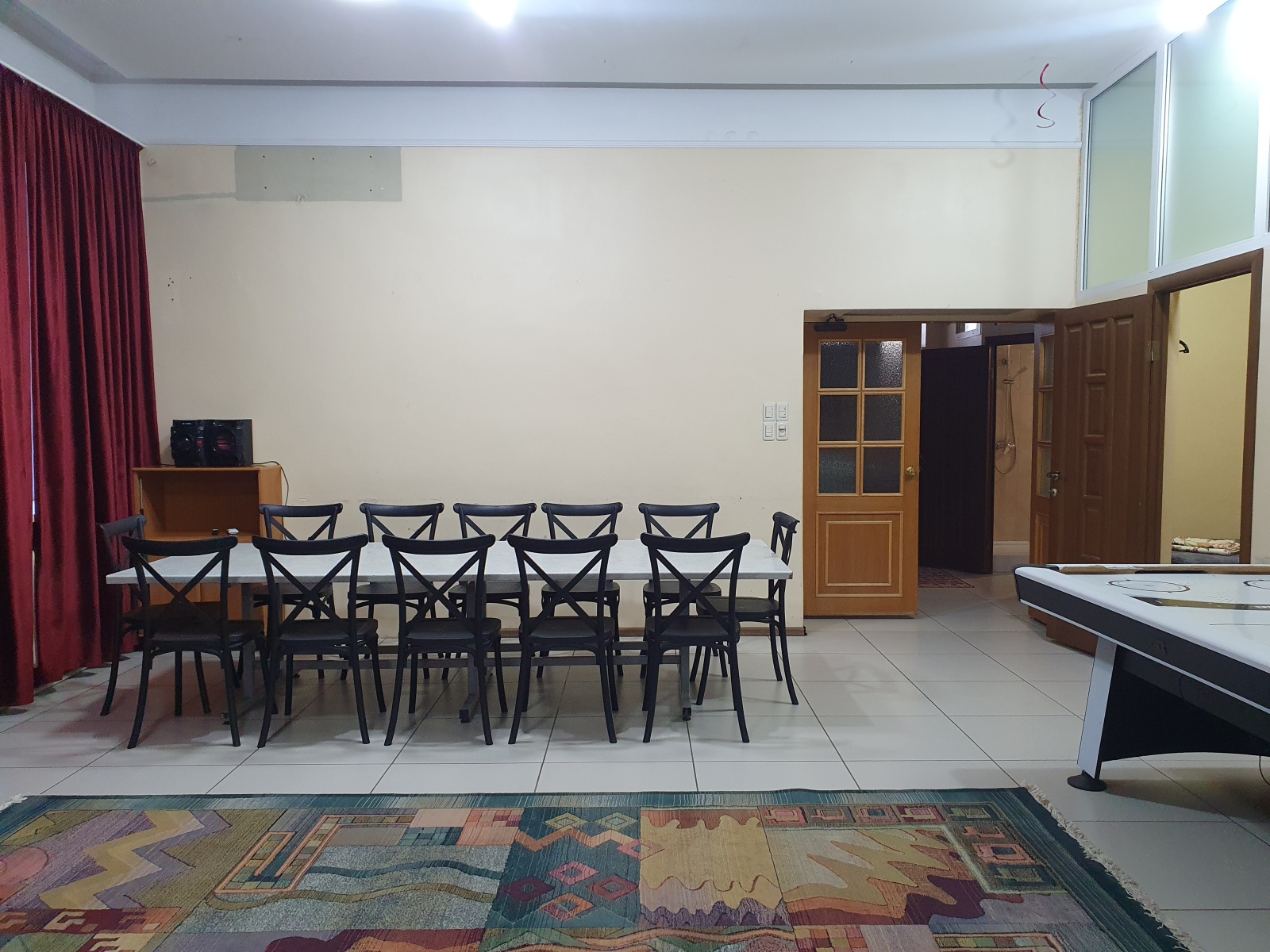 Зал и 4 изолированные комнаты