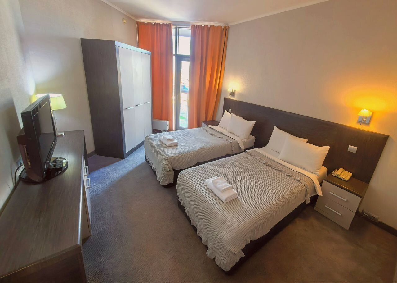 Апартаменты в здании бизнес комплекса "Зoлoтой Зaтoн"