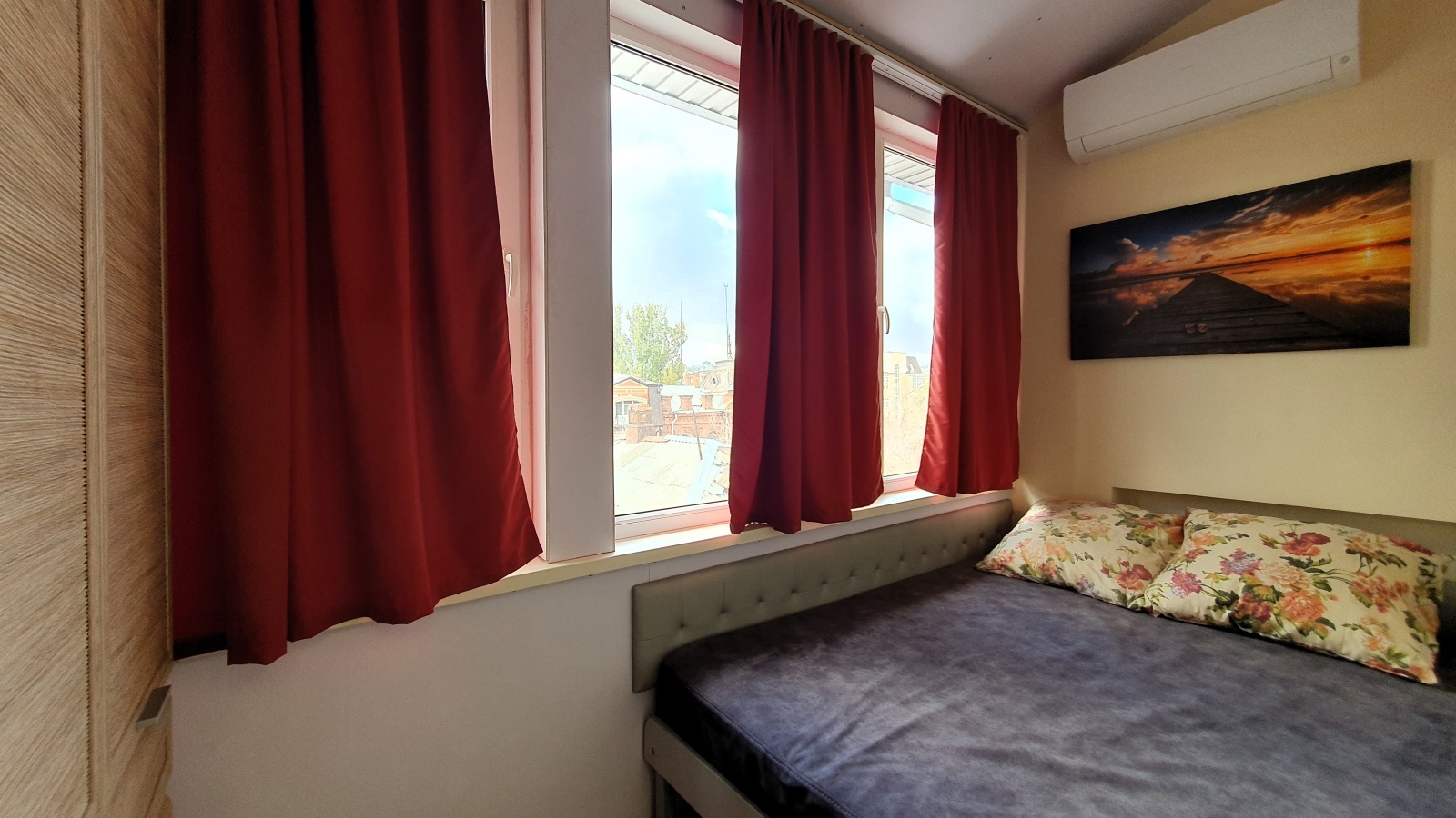 Зал и три изолированные комнаты