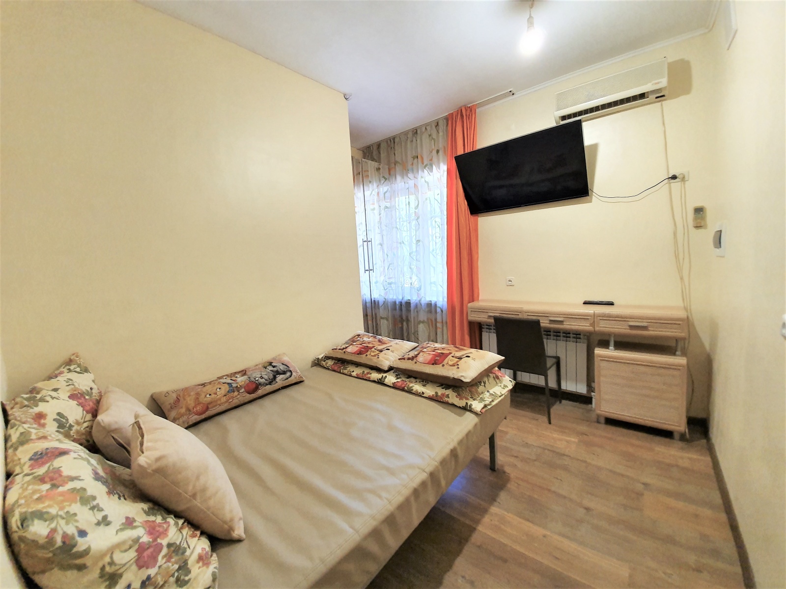 Зал и 4 изолированные комнаты