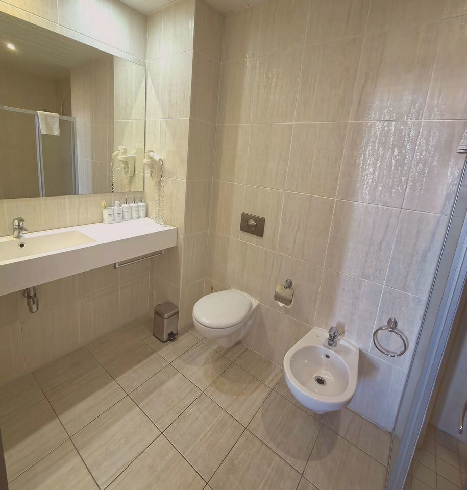 Апартаменты в здании бизнес комплекса "Зoлoтой Зaтoн"