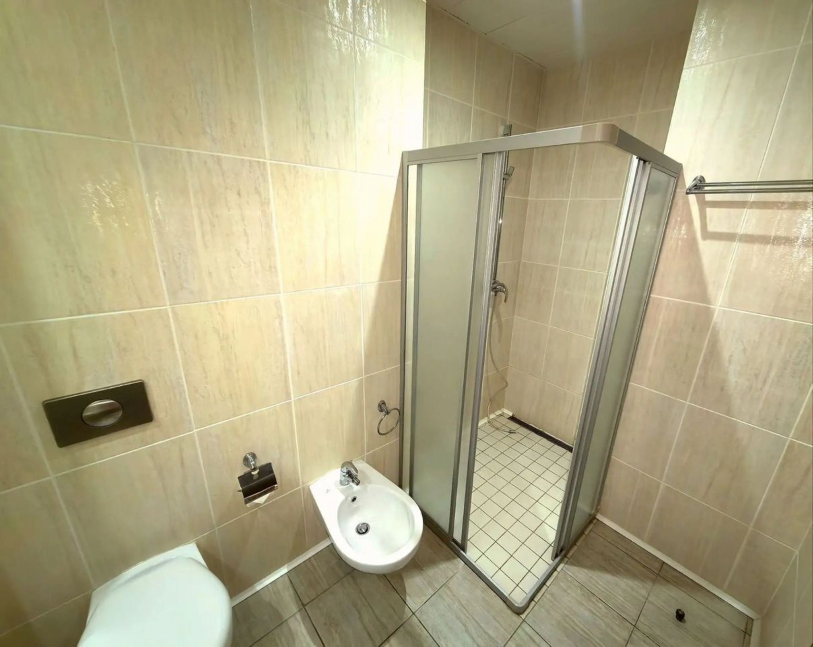 Апартаменты в здании бизнес комплекса "Зoлoтой Зaтoн"