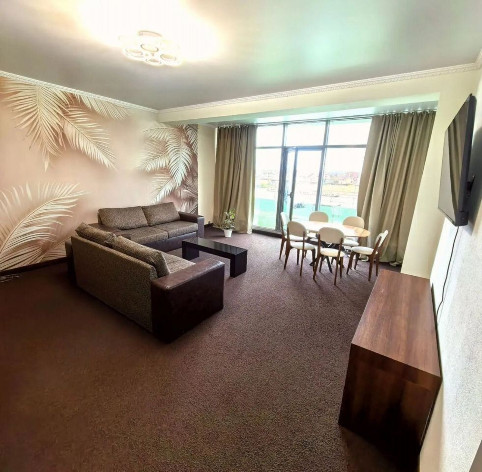 Апартаменты в БК "Зoлотой Зaтoн"