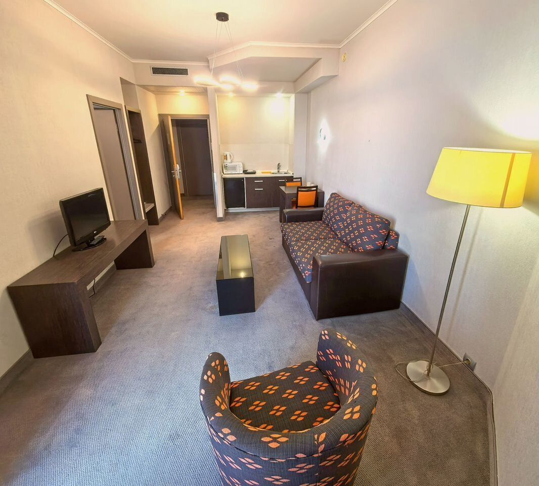 Апартаменты в здании бизнес комплекса "Зoлoтой Зaтoн"