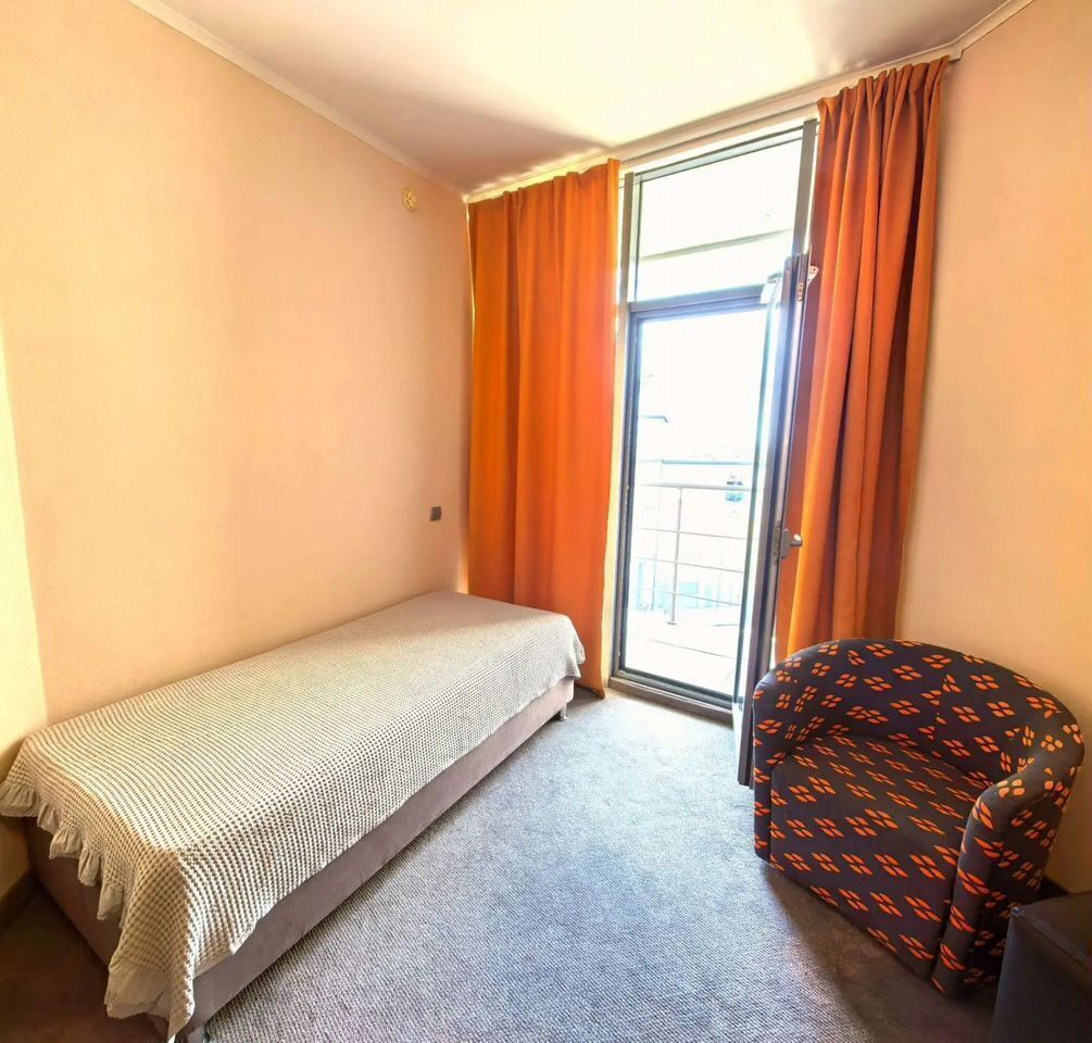 Апартаменты в здании бизнес комплекса "Зoлoтой Зaтoн"