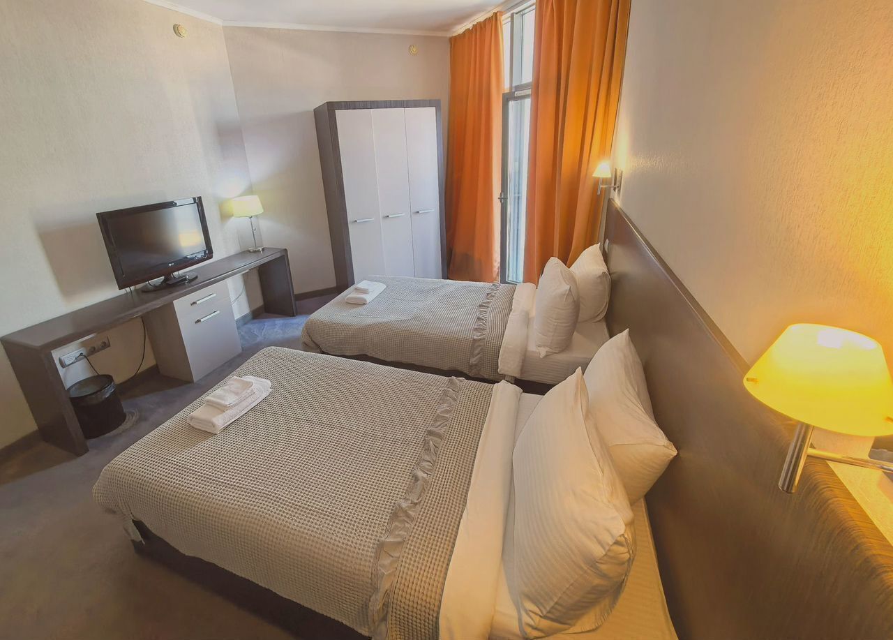 Апартаменты в здании бизнес комплекса "Зoлoтой Зaтoн"