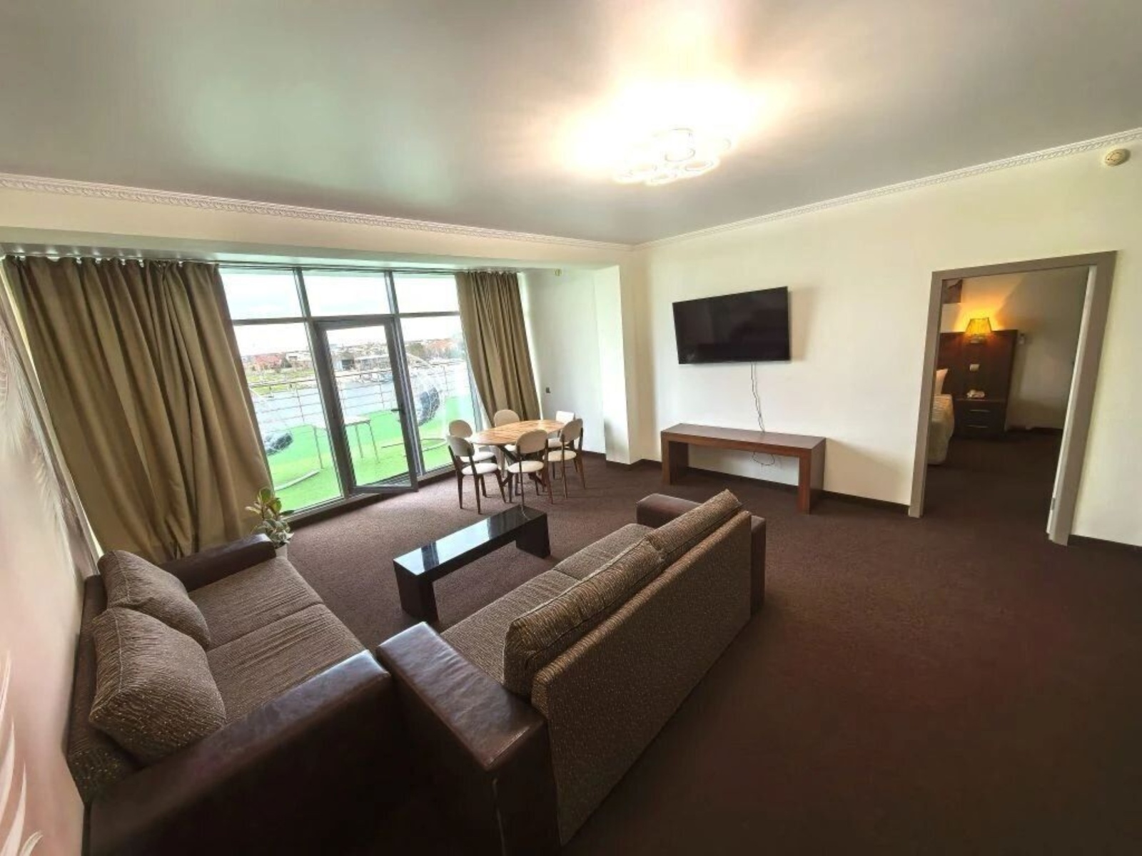 Апартаменты в БК "Зoлотой Зaтoн"