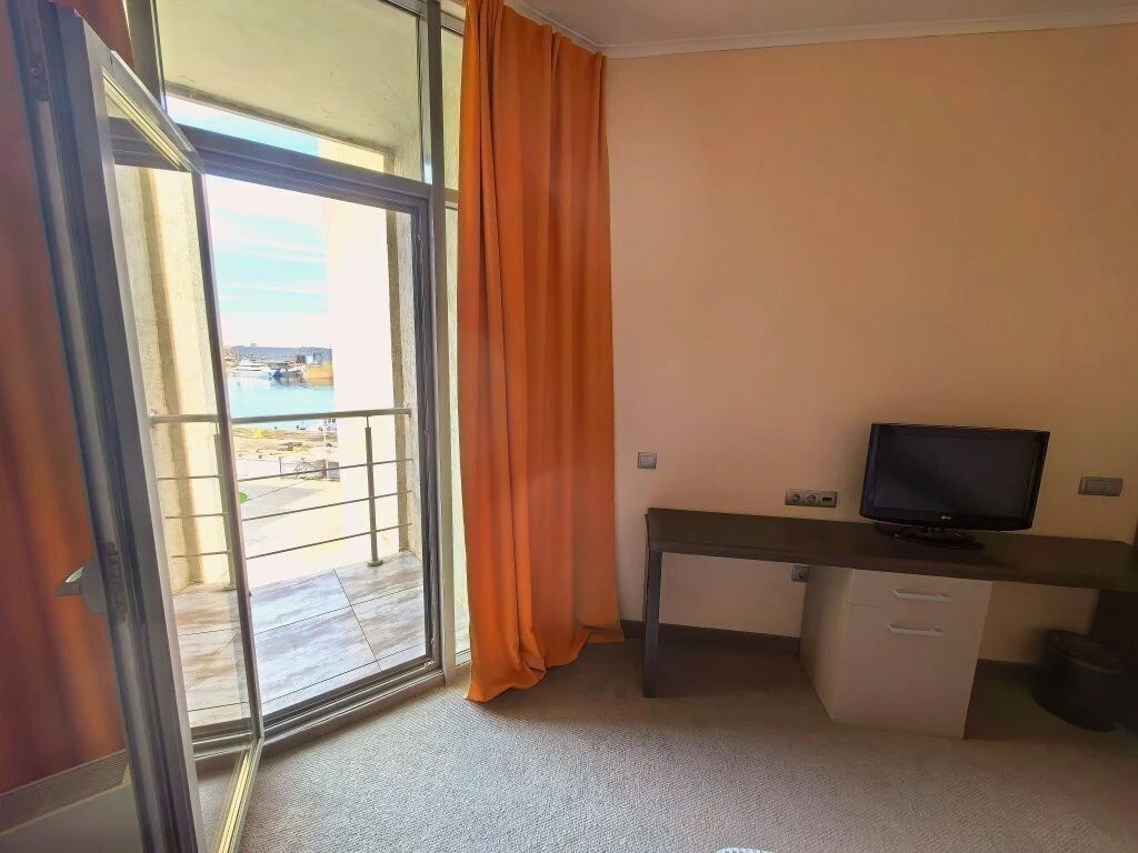 Апартаменты в здании бизнес комплекса "Зoлoтой Зaтoн"