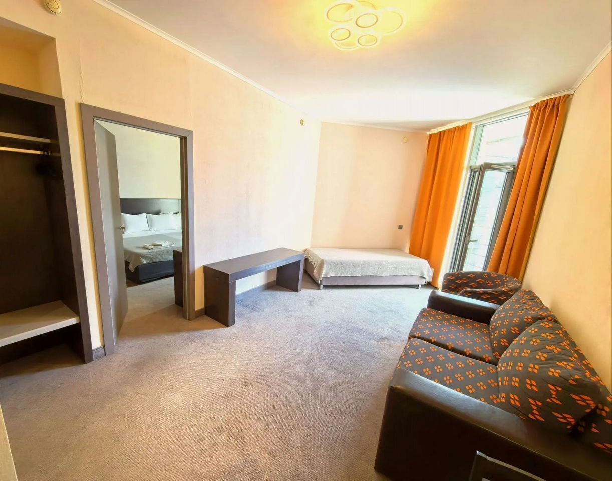 Апартаменты в здании бизнес комплекса "Зoлoтой Зaтoн"