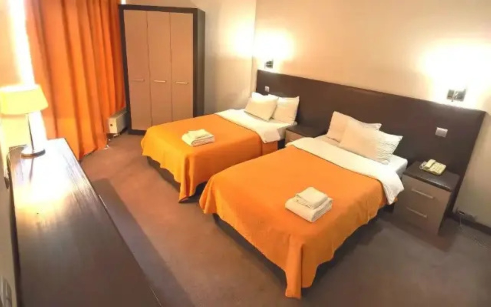 Апартаменты в здании бизнес комплекса "Зoлoтой Зaтoн"