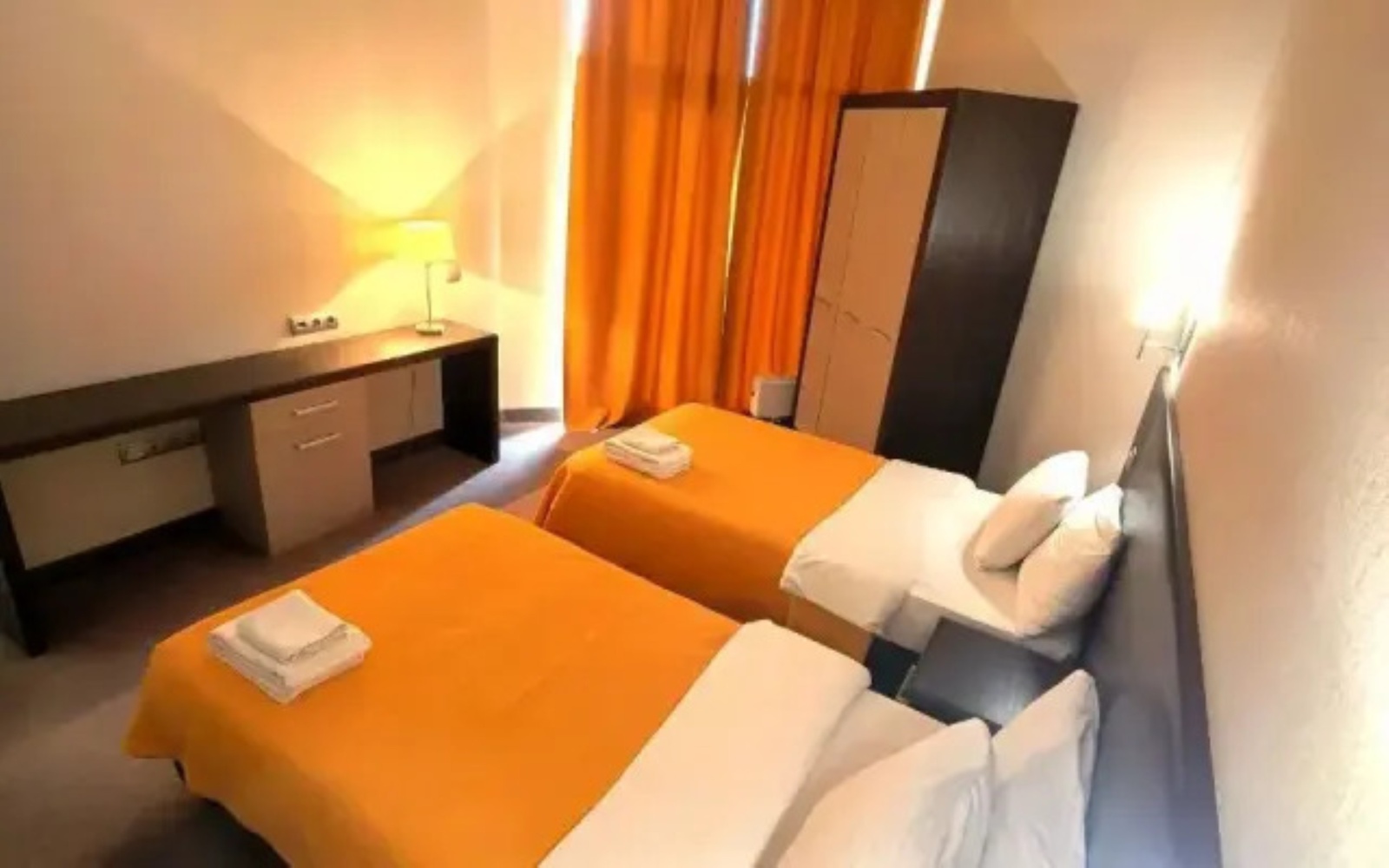 Апартаменты в здании бизнес комплекса "Зoлoтой Зaтoн"