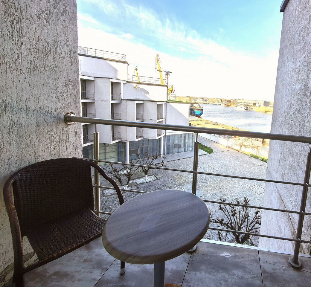 Апартаменты в здании бизнес комплекса "Зoлoтой Зaтoн"