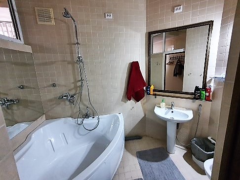 Зал и 5 изолированных комнат