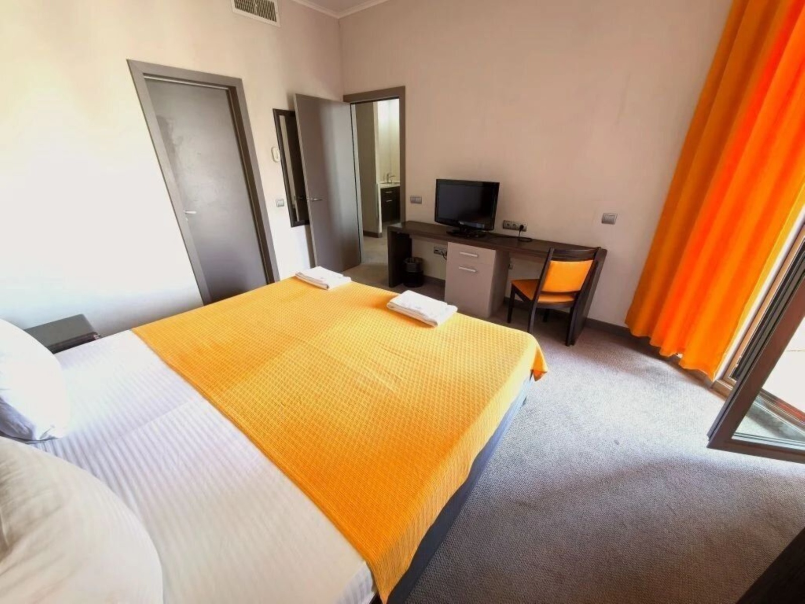 Апартаменты в БК  "Золотой Зaтoн"