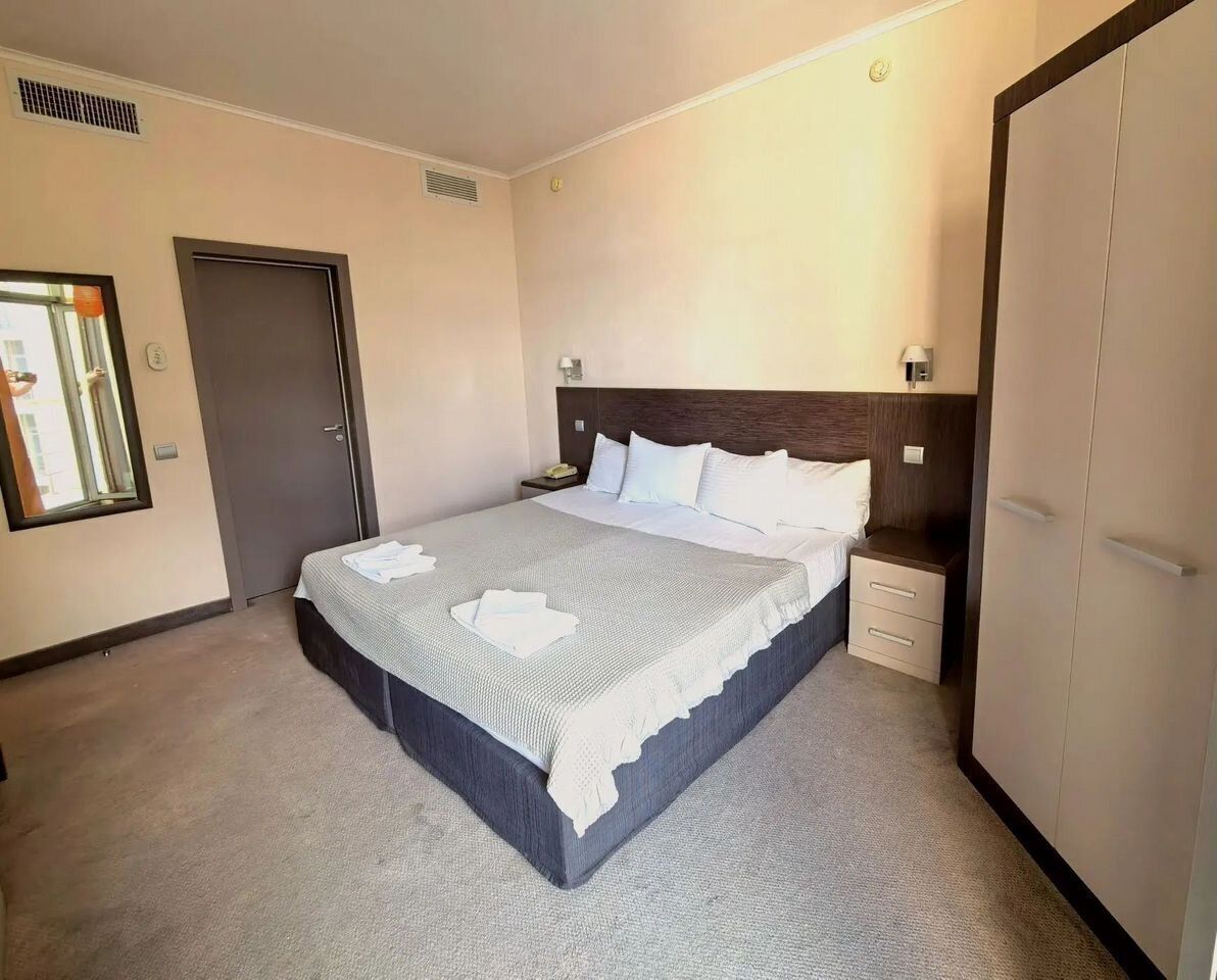 Апартаменты в здании бизнес комплекса "Зoлoтой Зaтoн"