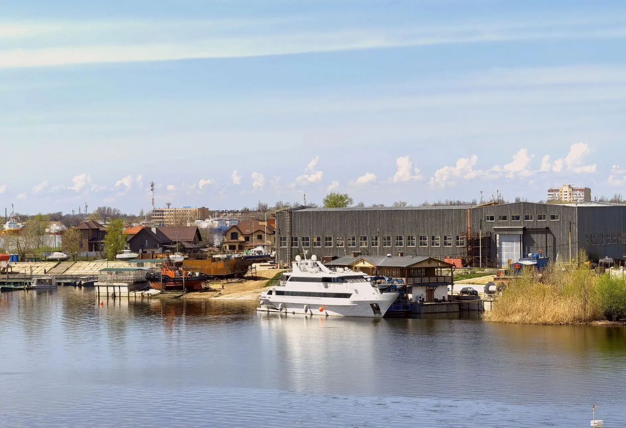 Апартаменты в здании бизнес комплекса "Зoлoтой Зaтoн"