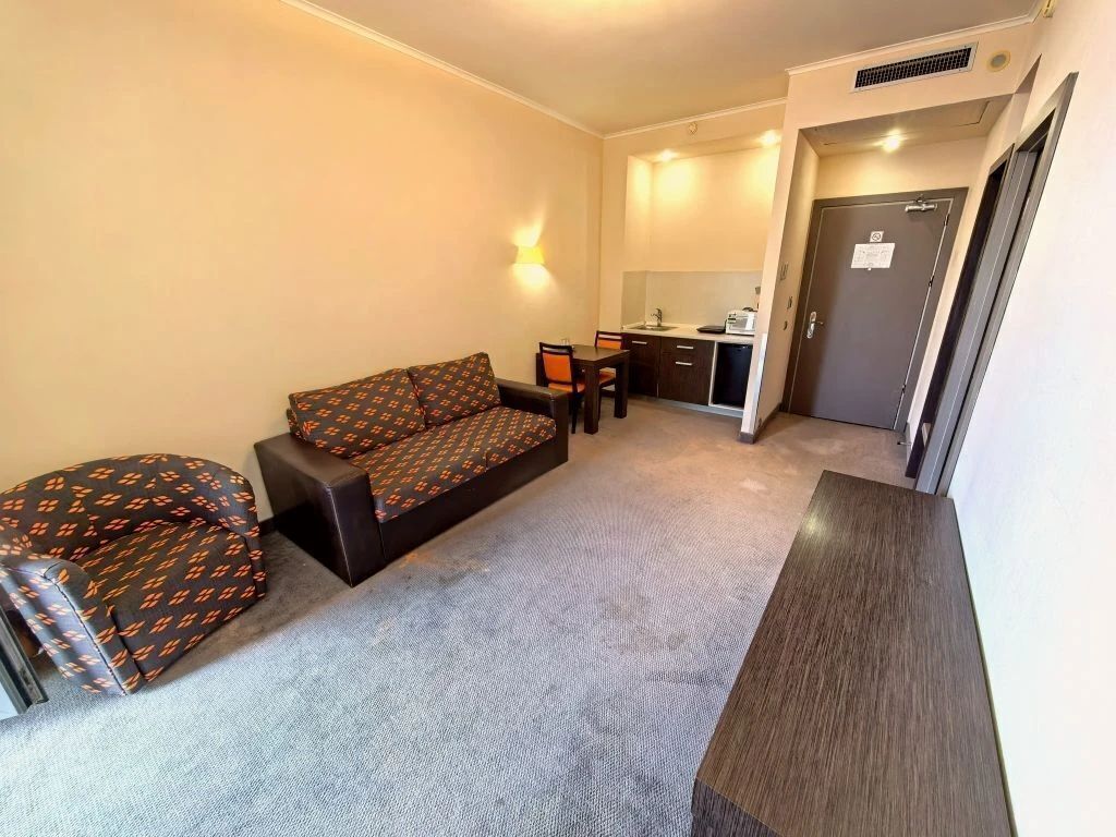 Апартаменты в здании бизнес комплекса "Зoлoтой Зaтoн"