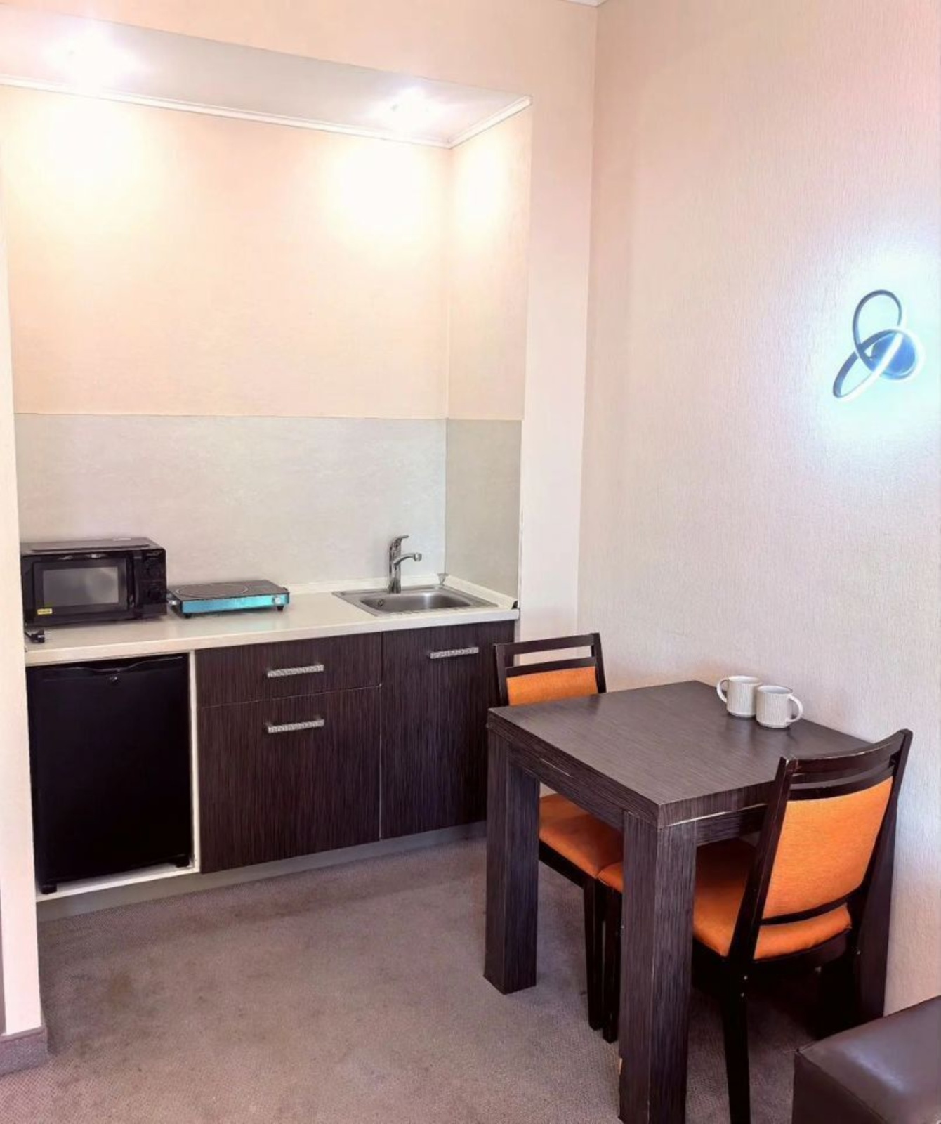 Апартаменты в здании бизнес комплекса "Зoлoтой Зaтoн"