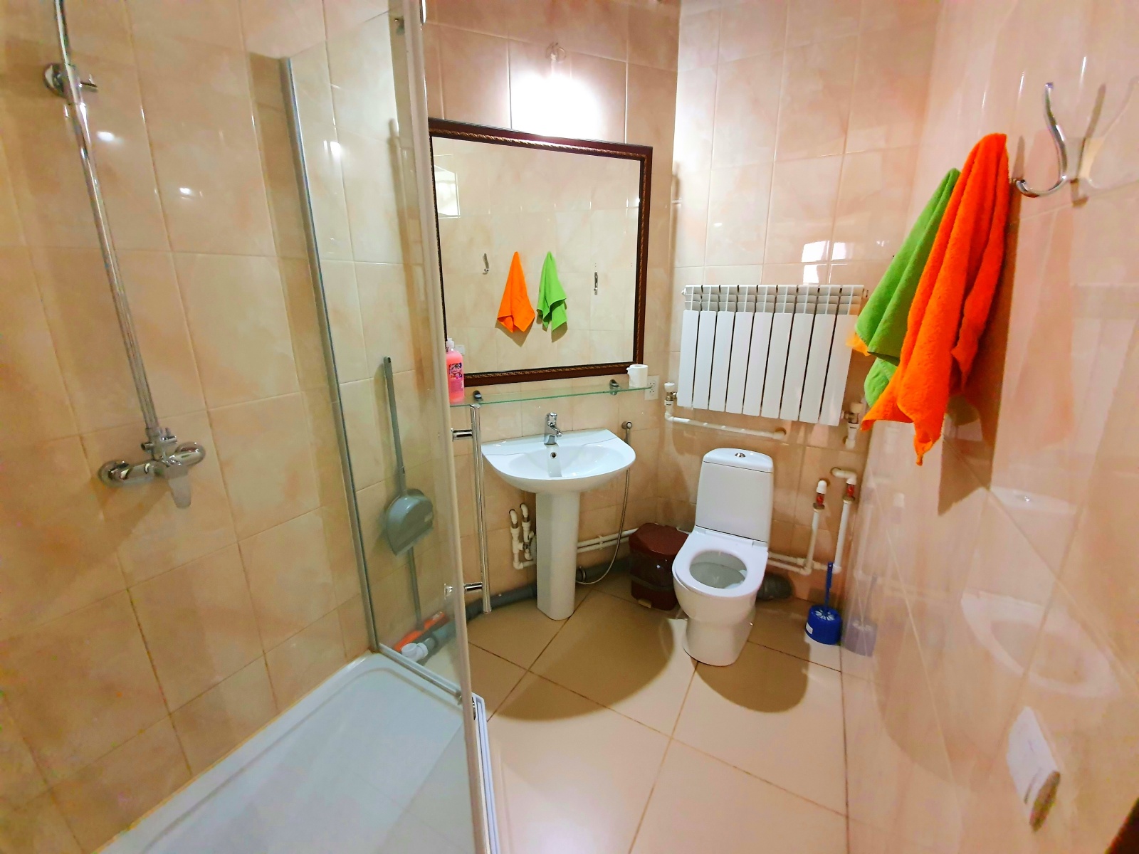 Зал и 4 изолированные комнаты