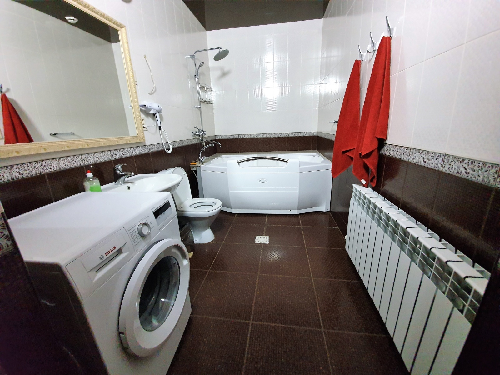 Зал и 4 изолированные комнаты