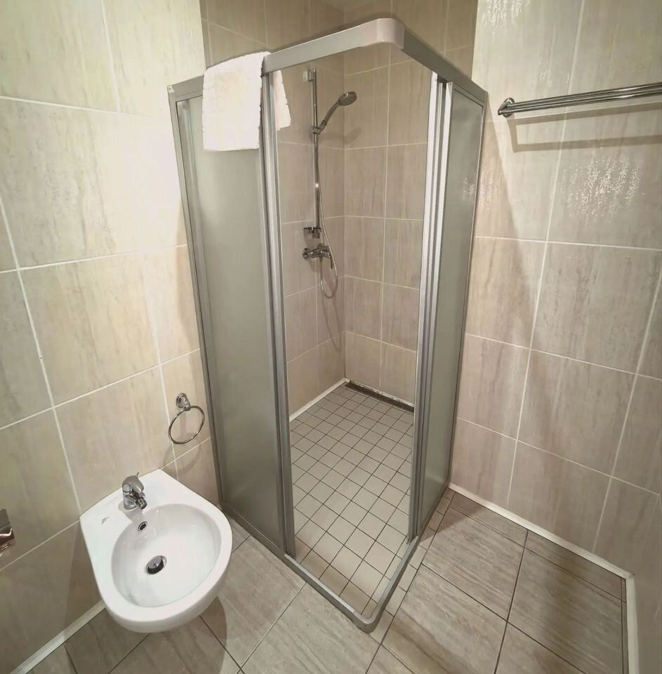 Апартаменты в здании бизнес комплекса "Зoлoтой Зaтoн"