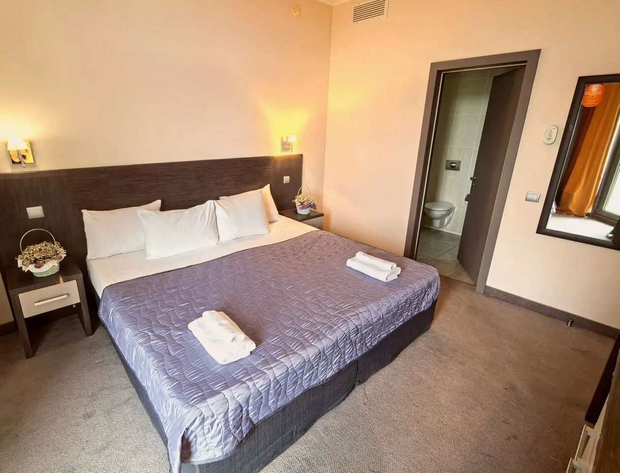 Апартаменты в здании бизнес комплекса "Зoлoтой Зaтoн"