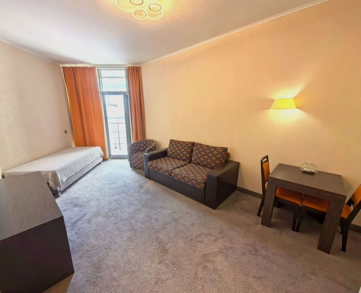 Апартаменты в здании бизнес комплекса "Зoлoтой Зaтoн"