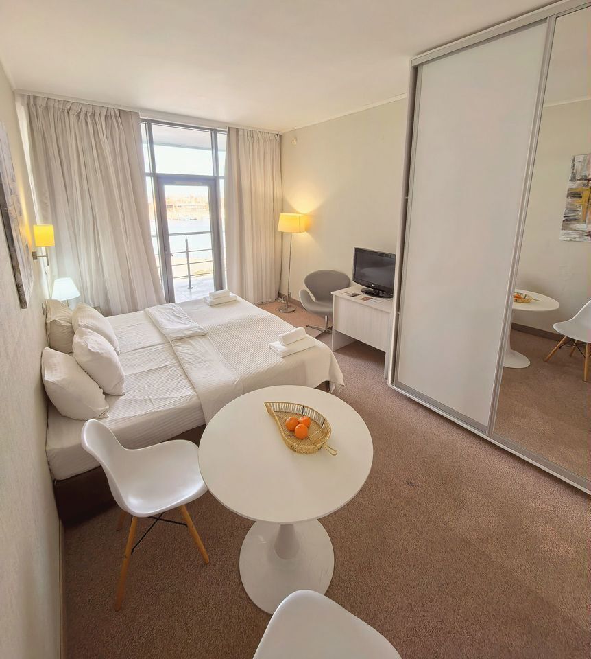 Студия в БК "Золотой Зaтoн"