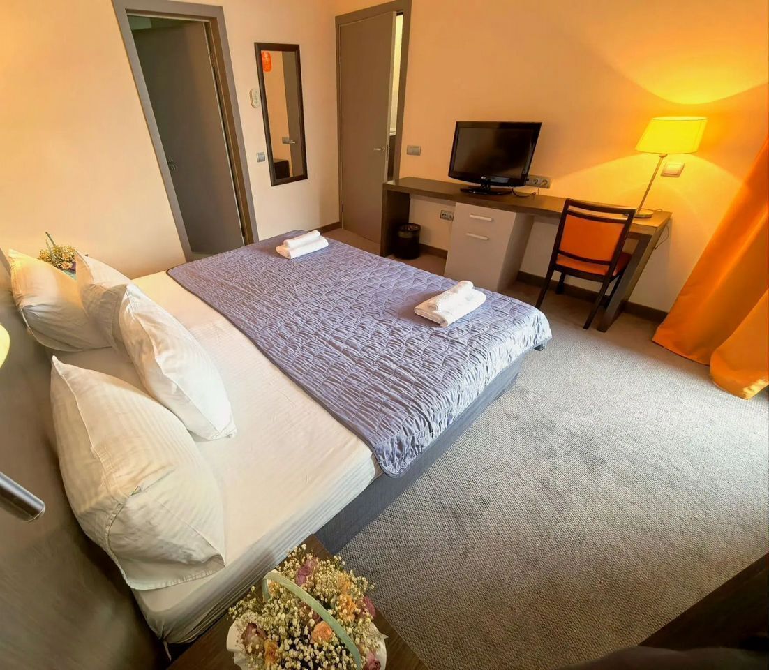 Апартаменты в здании бизнес комплекса "Зoлoтой Зaтoн"