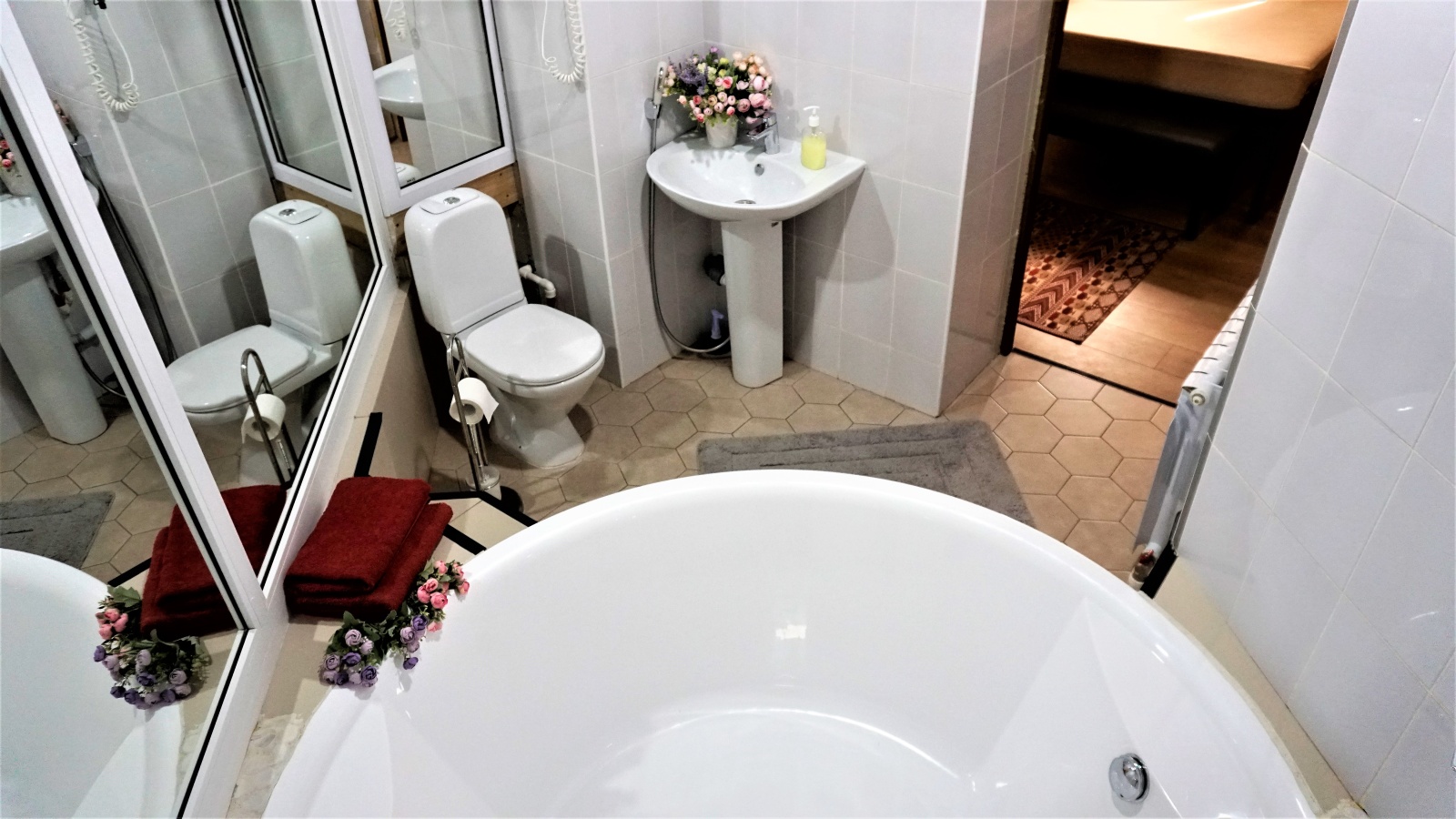 Однокомнатная студия с круглой ванной