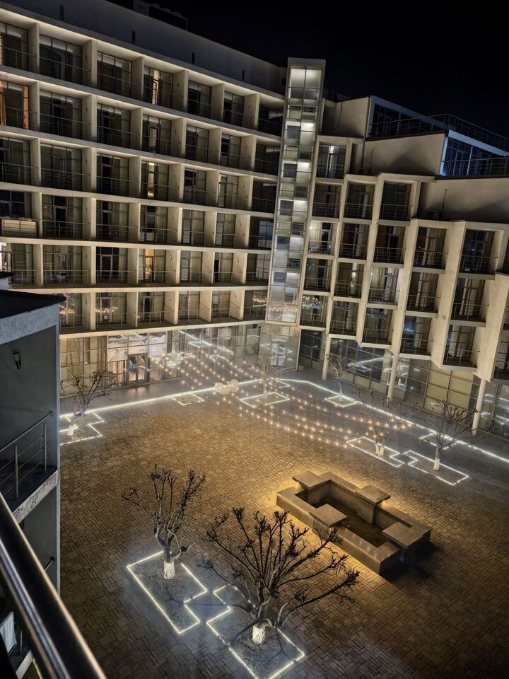 Апартаменты в здании бизнес комплекса "Зoлoтой Зaтoн"