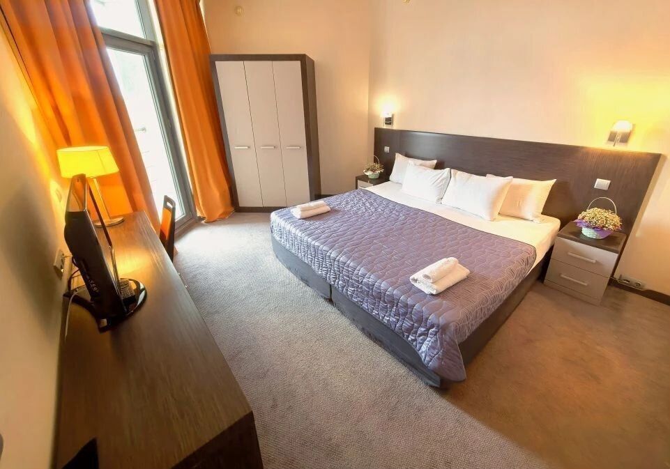 Апартаменты в здании бизнес комплекса "Зoлoтой Зaтoн"