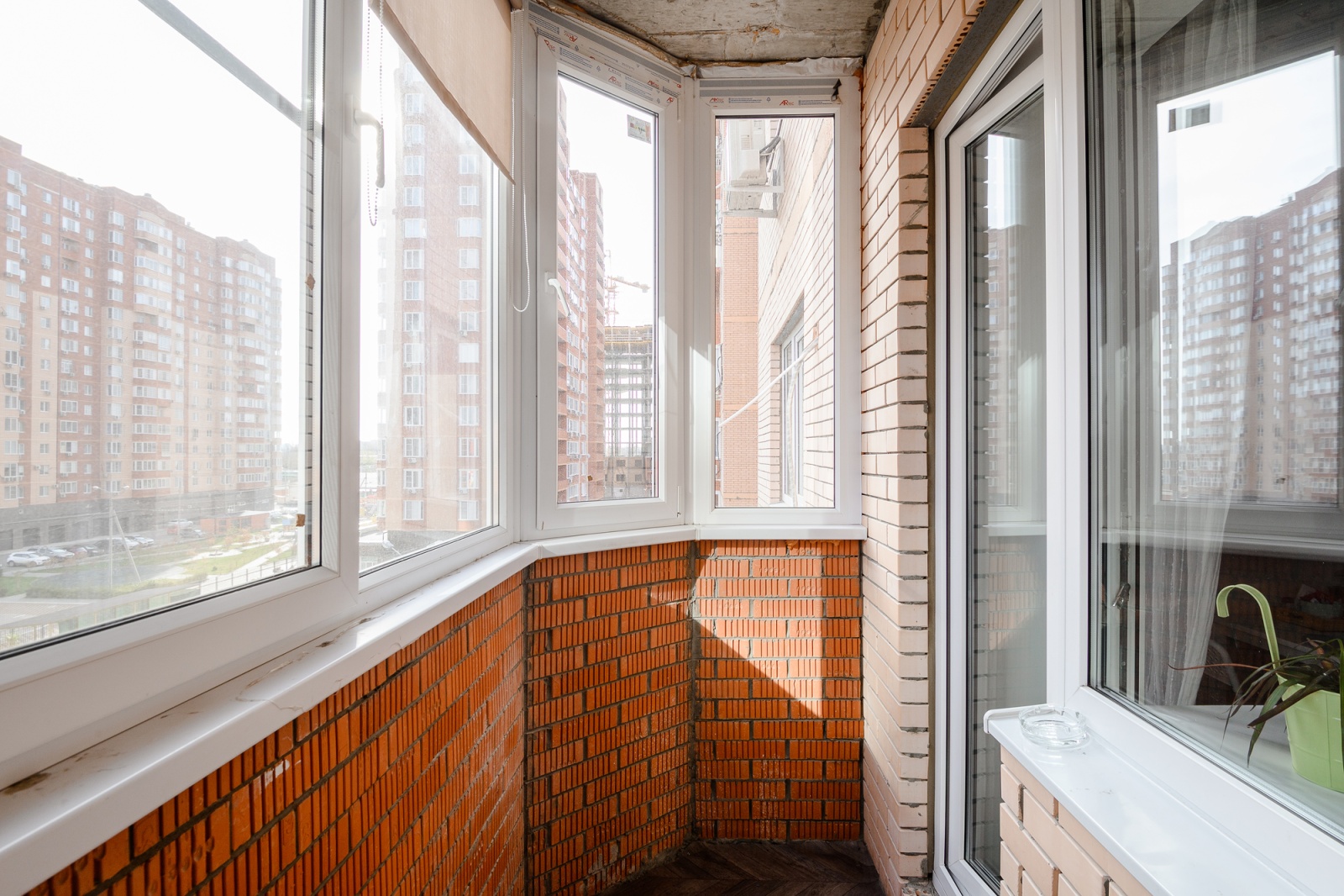 Просторная, светлая 1-ком. квартира в элитном жилом комплексе "Лазурный"!